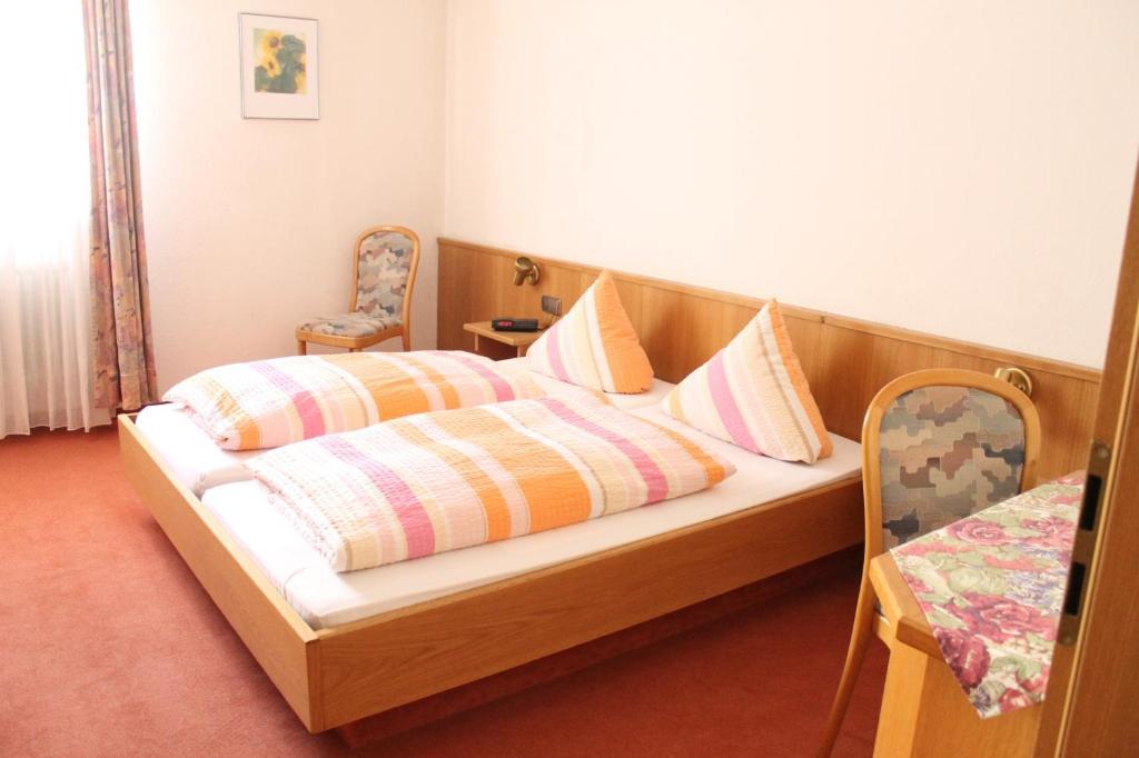Hotel Gasthof Kreuz Heitersheim Zimmer foto