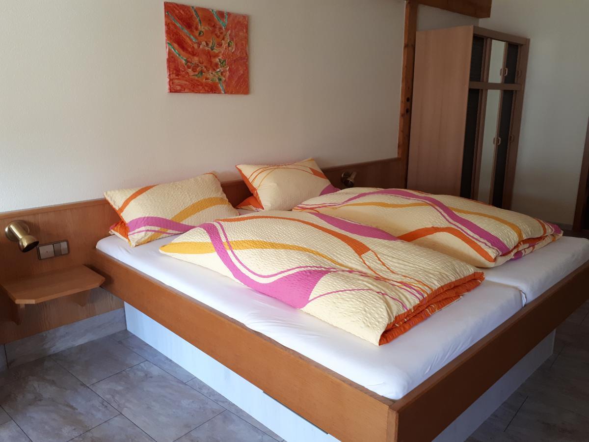Hotel Gasthof Kreuz Heitersheim Zimmer foto
